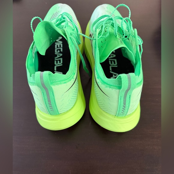 ASICS Megablast - Picture 3 of 6